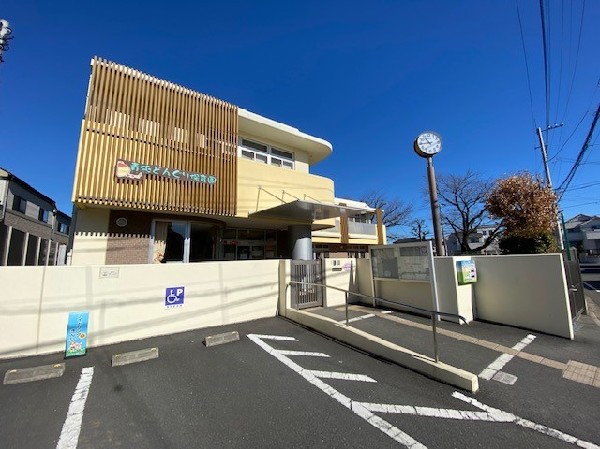 青砥どんぐり保育園(芸術に力を入れている保育園。乳児の頃から絵の具や陶芸機会が多く、秋には造形の展示イベントもあります。)