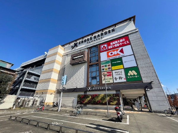 オーケー川崎小倉店(クロスガーデン川崎内にあるロープライス価格戦略で人気のスーパー。ピザやベーカリー、お惣菜も人気です。)