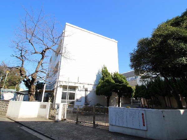 斎藤分小学校(市内ではめずらしい児童数200名程度の小規模小学校。異学年縦割り活動や地域との交流も盛んに行われています。)