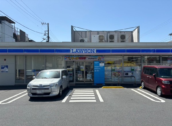 ローソン白幡仲町店(徒歩約2分の場所に、24時間営業のコンビニエンスストアがあります。急な買い物や深夜の利用にも便利です。)