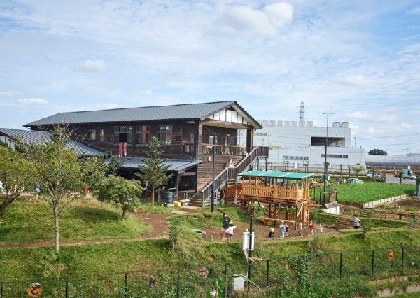 馬場どろんこ保育園(「にんげん力」を身につけるために必要な遊び・野外体験を実践し、自分で考え、行動する思考を育む保育園。)