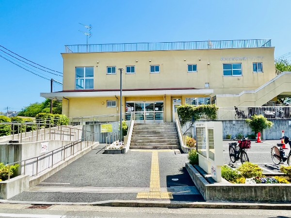 横浜市馬場地域ケアプラザ(地域活動・交流の拠点として、小さな子どもから高齢者まで誰でも利用できる施設。親子向けのイベントも開催)