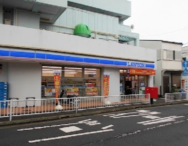 ローソン 横浜霞ヶ丘店(スイーツが人気のコンビニ。店内厨房で炊いたご飯や出来立て揚げ物を提供する、まちかど厨房取扱店。)