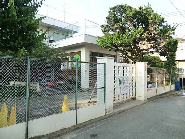 若葉幼稚園(学校法人若葉会佐藤学園が運営する園。集団でのさまざまな経験から、基本的な生活習慣や自主性を育みます。)
