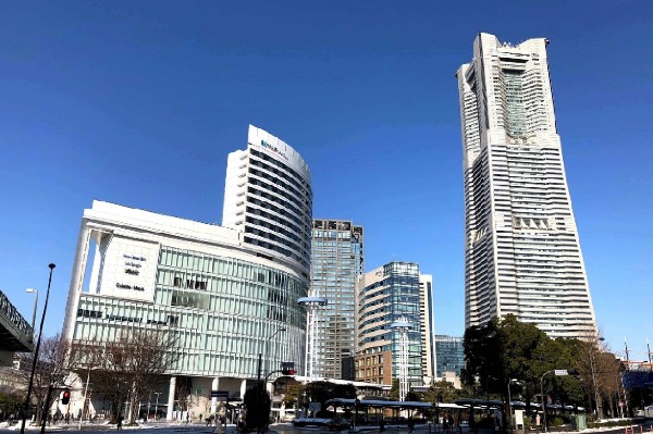 コレットマーレ(桜木町駅前にある複合商業施設。ファッション・雑貨ショップ、レストランの他に、映画館も入っています。)