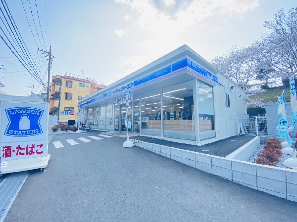 ローソン 横浜神大寺三丁目店(スイーツが人気のコンビニ。店内厨房で炊いたご飯や出来立て揚げ物を提供するまちかど厨房取扱店。駐車場有。)