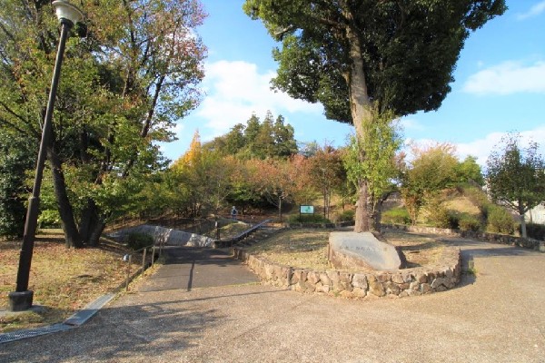 長津田みなみ台公園(長津田十景に選定されている景色を一望できる展望台があります。一味違った公園の楽しみ方を満喫出来ます  )