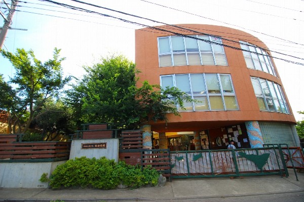 橘幼稚園(３～５歳を縦割りにする異年齢合同クラス編成。自然と触れ合い自由にのびのび遊びながら成長できる幼稚園。)