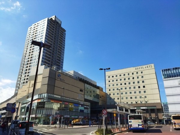 鶴見駅(京浜東北線、鶴見線が通り都心へアクセス良好。駅ビルには「CIAL」、駅前には多くの店があり便利です。)