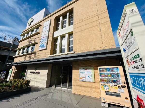 かじわら田奈駅前こどもクリニック(子供と家族の気持ちに寄り添い健康を守るクリニック。予防接種をするとおもちゃがもらえる。ネット予約可能。)
