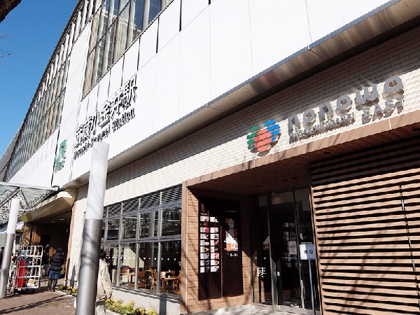nonowa武蔵小金井(武蔵小金井駅西側高架下において、WESTサイドが2015年12月12日に、フードゾーンとしてEASTサイドが2015年2月に開業致しました。ファッションから食品まで幅広く取り揃え、便利にお買い物をお楽しみいただけます。)