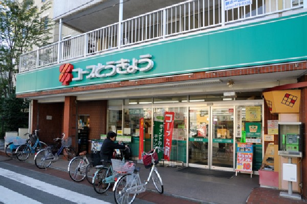 ミニコープ国立西店(30万件の利用者の声を形にし、産地や工場のネットワークを生かして様々なお得な商品を購入することができるスーパーです。)