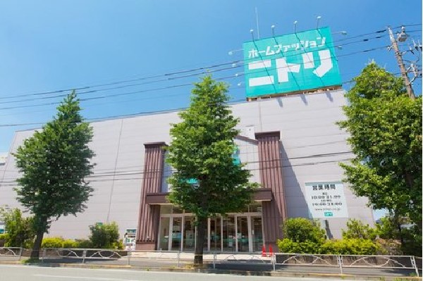 ニトリ府中店(お値段以上の商品ラインナップで、インテリアから日用品まで様々な商品を安価で取り扱っているホームセンターです。)