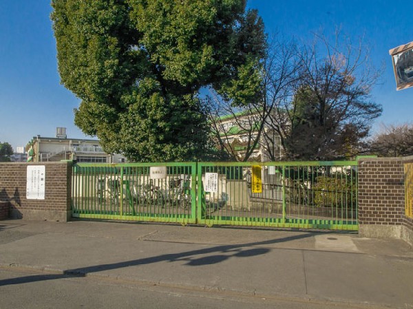 小金井市立緑小学校(「みんなが輝く緑小」を目指して、児童一人一人を大切にした学校づくりに努めます。)