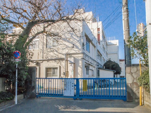 小金井市立緑中学校(生徒が穏やかに学び鍛えあうことのできる学校を目指しています。)