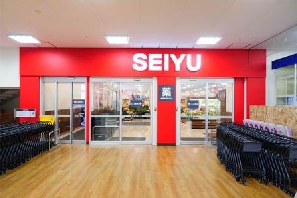 西友 府中四谷店(営業時間は9時から22時45分 。駐車場は1150台完備した複合大型店舗)