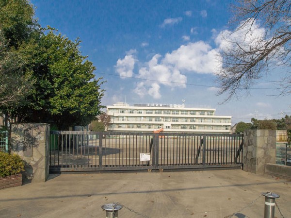 小金井市立東小学校(優しい子、元気な子、考える子を教育目標にした地域に根付く小学校です。 )