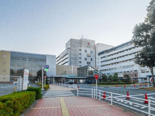 武蔵野赤十字病院(当院では「安全な医療の提供」を病院の最重要な医療理念の一つとして掲げております。安全な医療は、高い医療の質を保証することであり、「失敗に学ぶ」常なる改善活動を通じて、安全で質の高い医療を提供することに全病院を挙げて努力しています。)