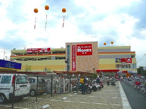 島忠ホームズ小平店(家具やインテリア、日用品のほかにペットも取り扱っており、トリミングやペットホテルなどのペット関連のサービスも揃っています。)