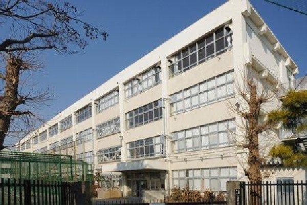 小金井市立第二中学校(個性的な文化部があり、生徒たちの個性や能力を伸ばす環境を提供している中学校です。)