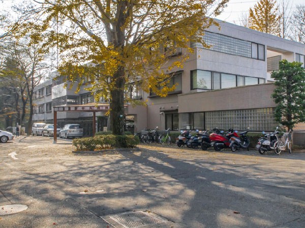 武蔵野中央病院(理学療法士と作業療法士による「心と体のリハビリ」や、看護部による各病棟での「摂食機能訓練」など、お年寄りの方などに喜ばれています。)