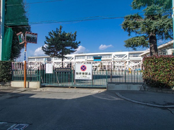 立川市立第五小学校(間もなく75周年を迎えようという伝統ある学校で、昔も今も変わること無く、地域の人々に愛されている小学校です。)