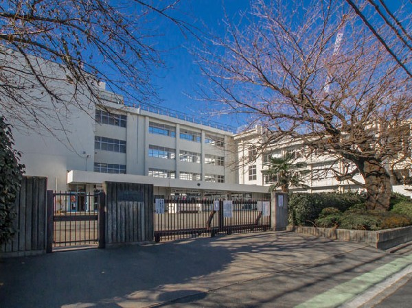 小平市立小平第二中学校(自ら考え正しく判断し、積極的に実践する人間・明るく健康で、情操豊かな人間・社会の一員として協力し、向上につとめる人間の育成に努めている学校です。)