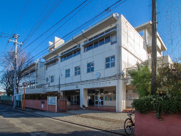 西東京市立柳沢小学校(子供たちの元気な声が響き渡る小学校。とても微笑ましいですね。)