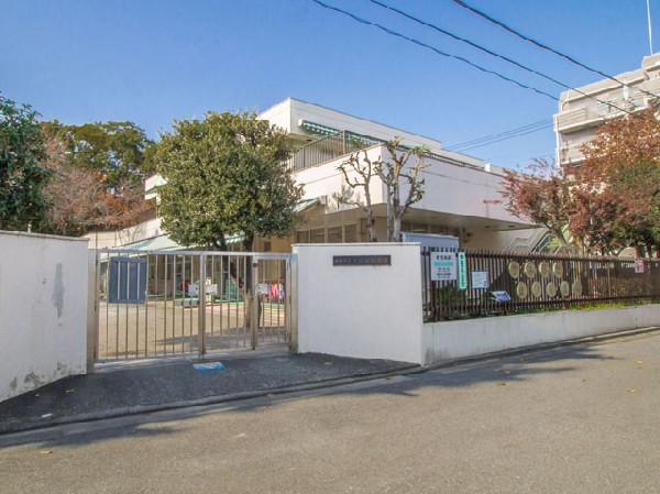 上布田保育園(連絡ノートや保護者会などを通して保育内容を理解してもらい、保護者と共に子供の健やかな発達を図ると共に、毎日を気持ちよく登園し、楽しく元気に過ごせる保育園を目指しています。)
