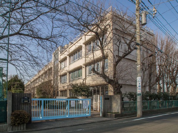 清瀬市立清瀬第三中学校(本校の特色は、キャリア教育に力を入れているという点です。)