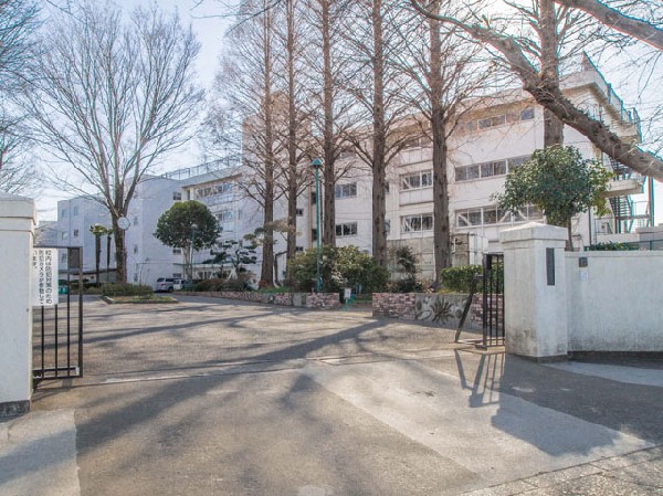 東久留米市立西中学校(知性のある「賢い生徒」、思いやりのある「優しい生徒」、心身共に健康な「逞しい生徒」の育成を目指している学校です。)
